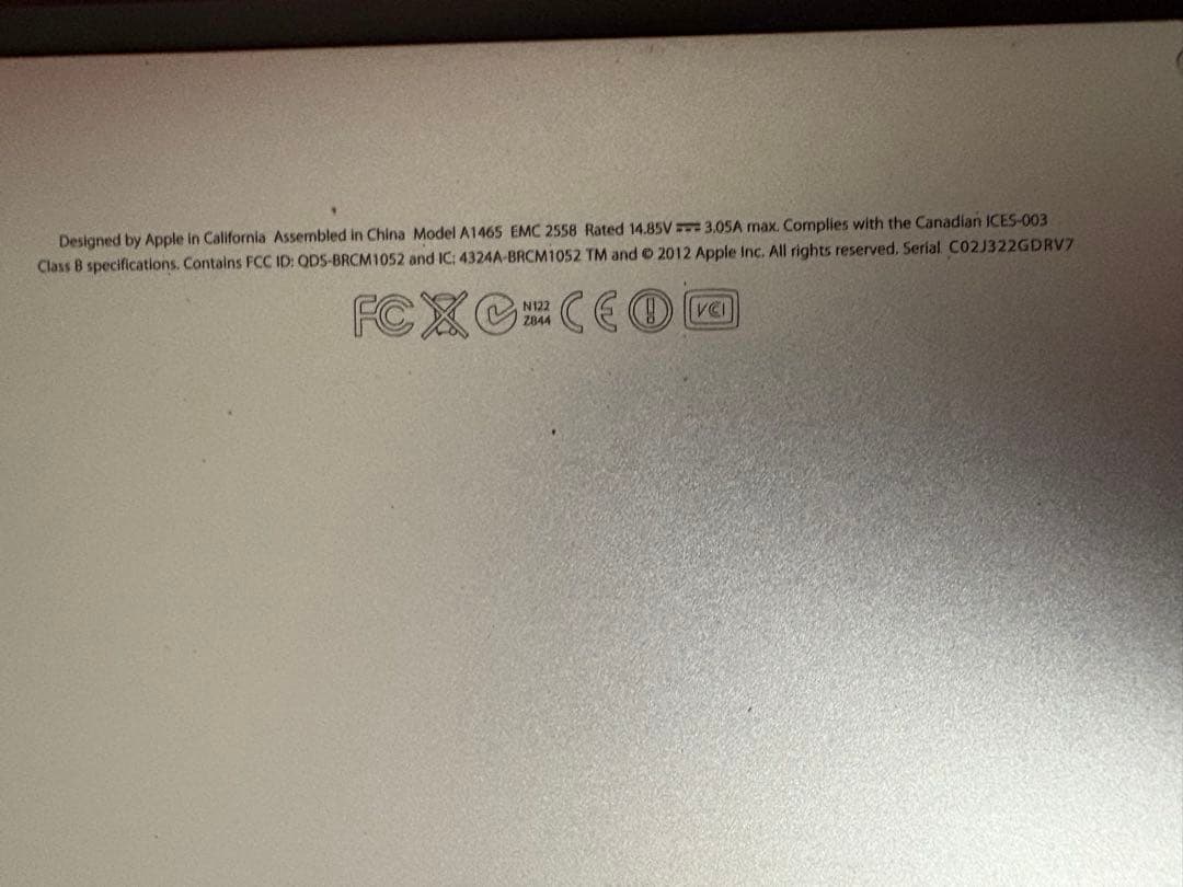 中古のMacBook airモデルA1465(2012年)