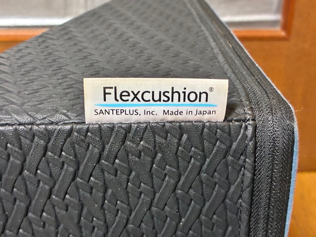 SANTEPLUS　Flexcushion 傾斜クッション　黒