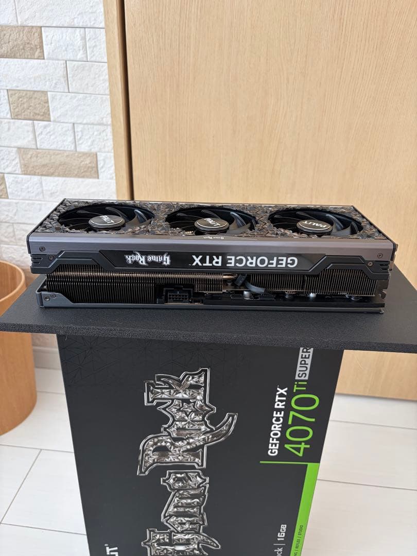 Pilot GeForce RTX™ 4070 Ti SUPER