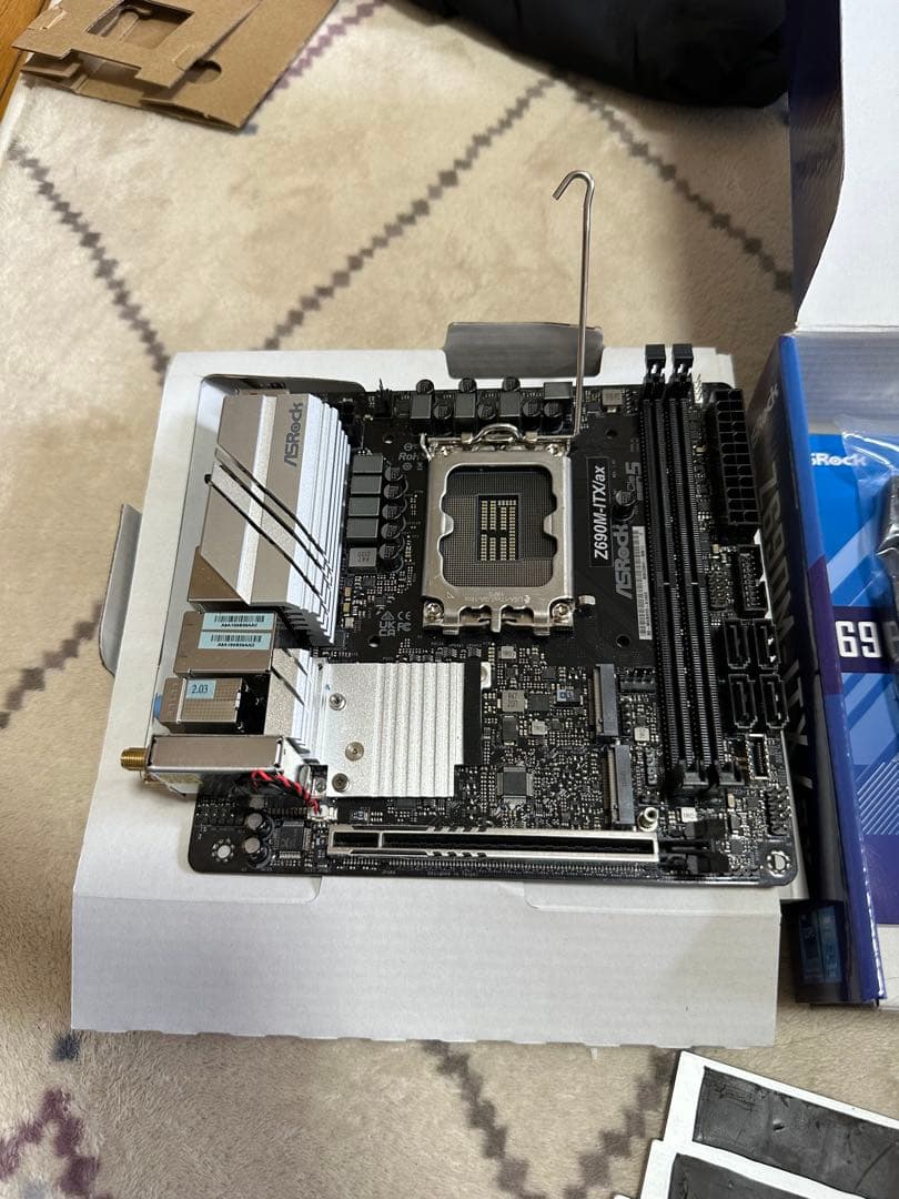 ASRock Z690M-ITX/ax マザーボード lga1700