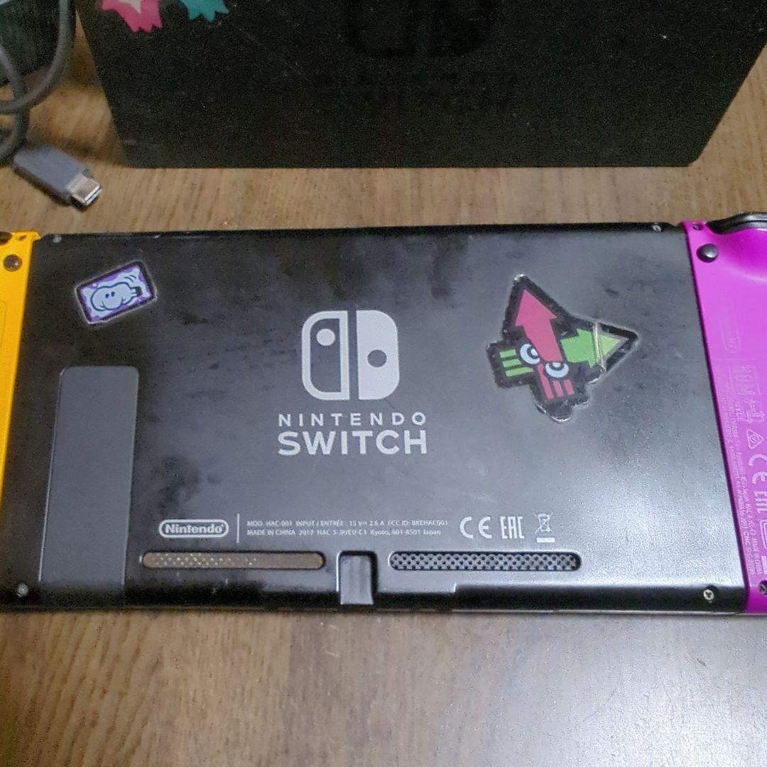 Switch本体2台セット 画像2の付属品と非純正コントローラー付