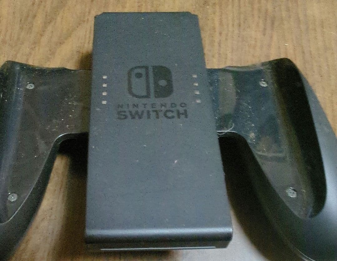 Switch本体2台セット 画像2の付属品と非純正コントローラー付