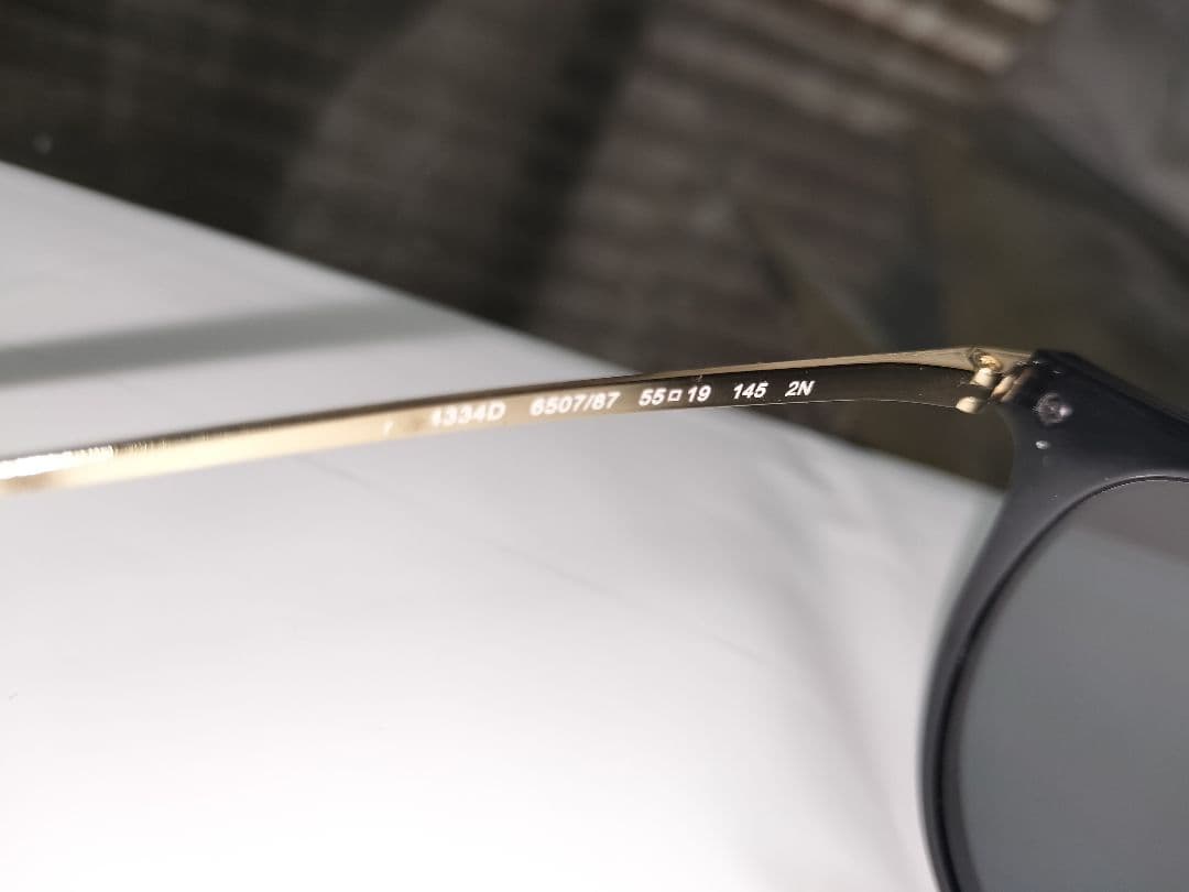 Ray-BanサングラスRB4334D ブラックレンズ　テンプルカラーゴールド