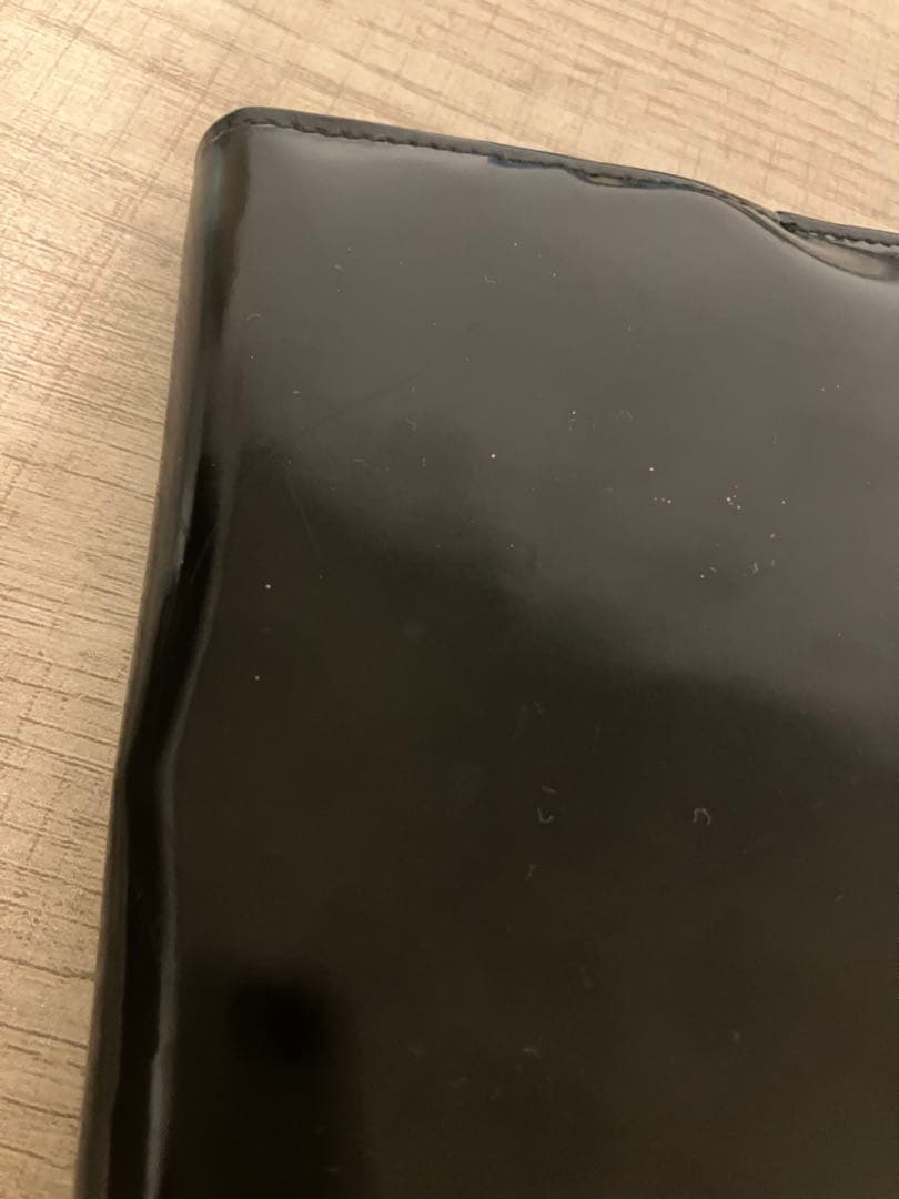 プラダ　パテント　折り財布　がま口