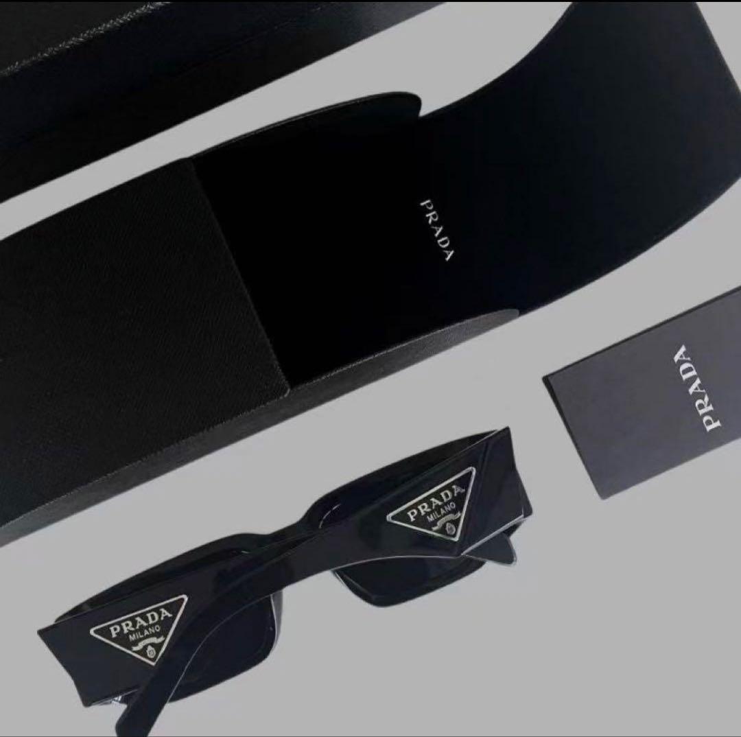 PRADA ブラックスクエアサングラス