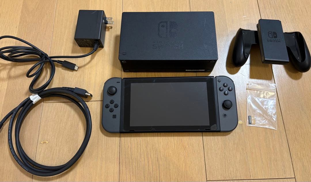 Nintendo Switch 本体 ブラック＋純正グリップ