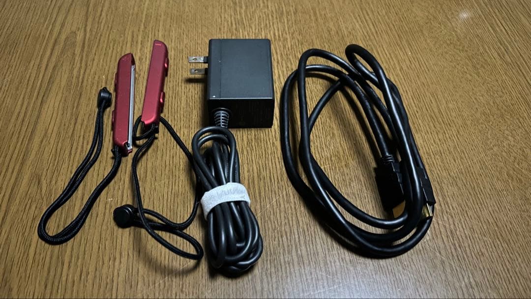 Nintendo Switch スカーレッド 本体と付属品