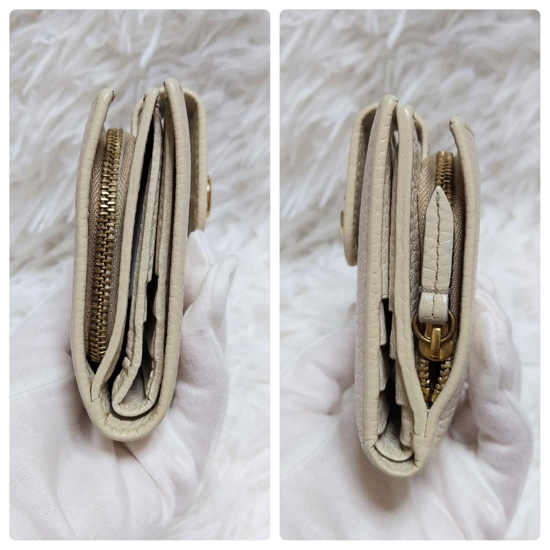 レア美品✨グッチ◇マーモントタブ二つ折り財布　シボ革ゴールド金具アイボリー