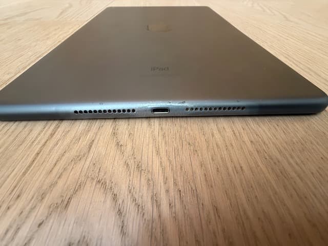 ●美品●バッテリー84％動作良好●iPad 第7世代 32GB●スペースグレイ●