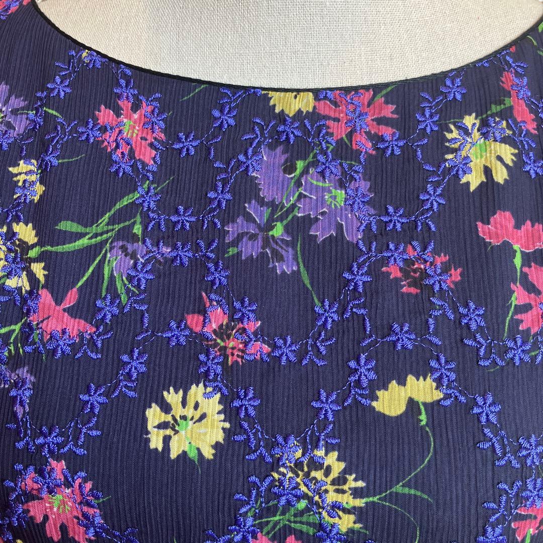 トッカワンピース　花柄　総刺繍　紺色　藍色