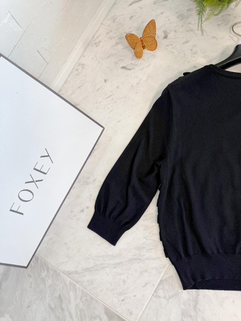 SE掲載美品★FOXEYフォクシーカーディガン プティラッフルロゴプレート付40