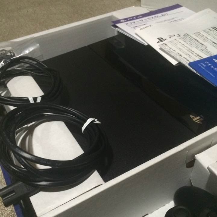 送料無料【美品おまけ付き】PS4本体 CUH-1000a 500gb