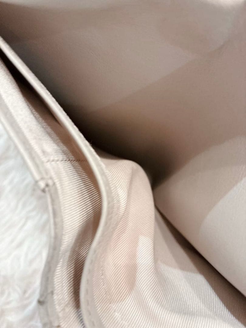 agnes b. レザー　がま口　二つ折り財布　ベージュ