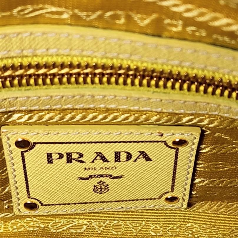 PRADAプラダ　カナパCANAPAミニボストンバッグ　ロゴプレート＆カデナ付き