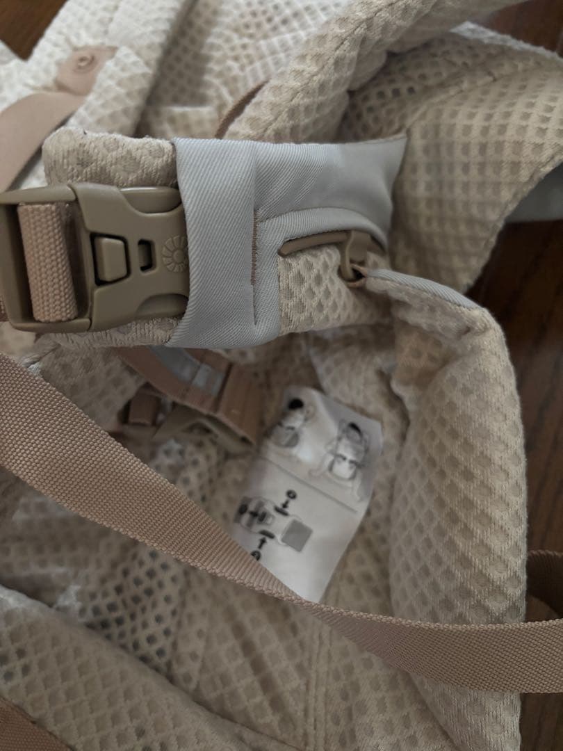 【美品】ergobaby 抱っこ紐 メッシュ ベージュ フリーサイズ