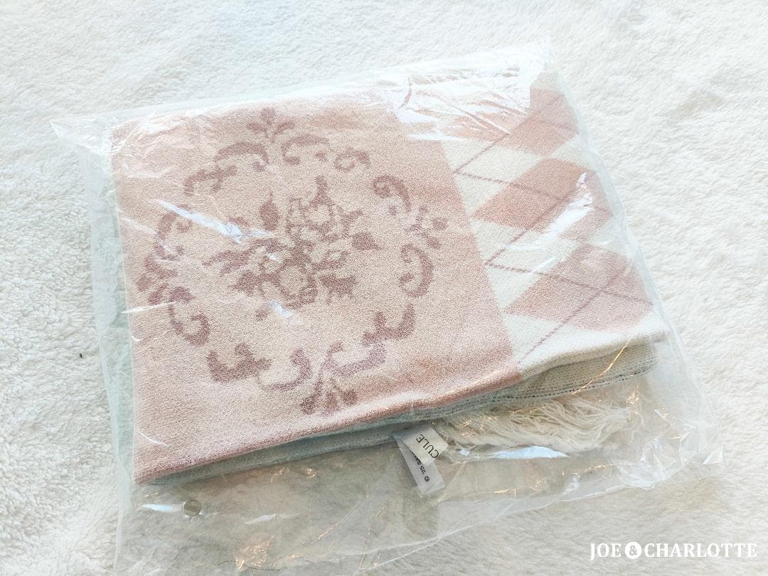 新品 PELLICULE HELLOKITTY hug knit muffler