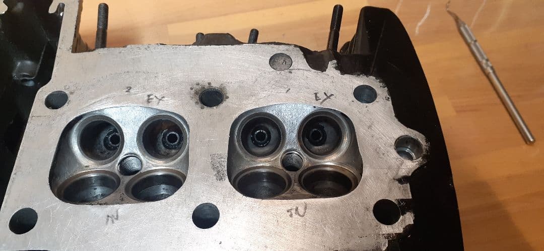 CB750F　CB750FBB　シリンダーヘッド　再塗装品
