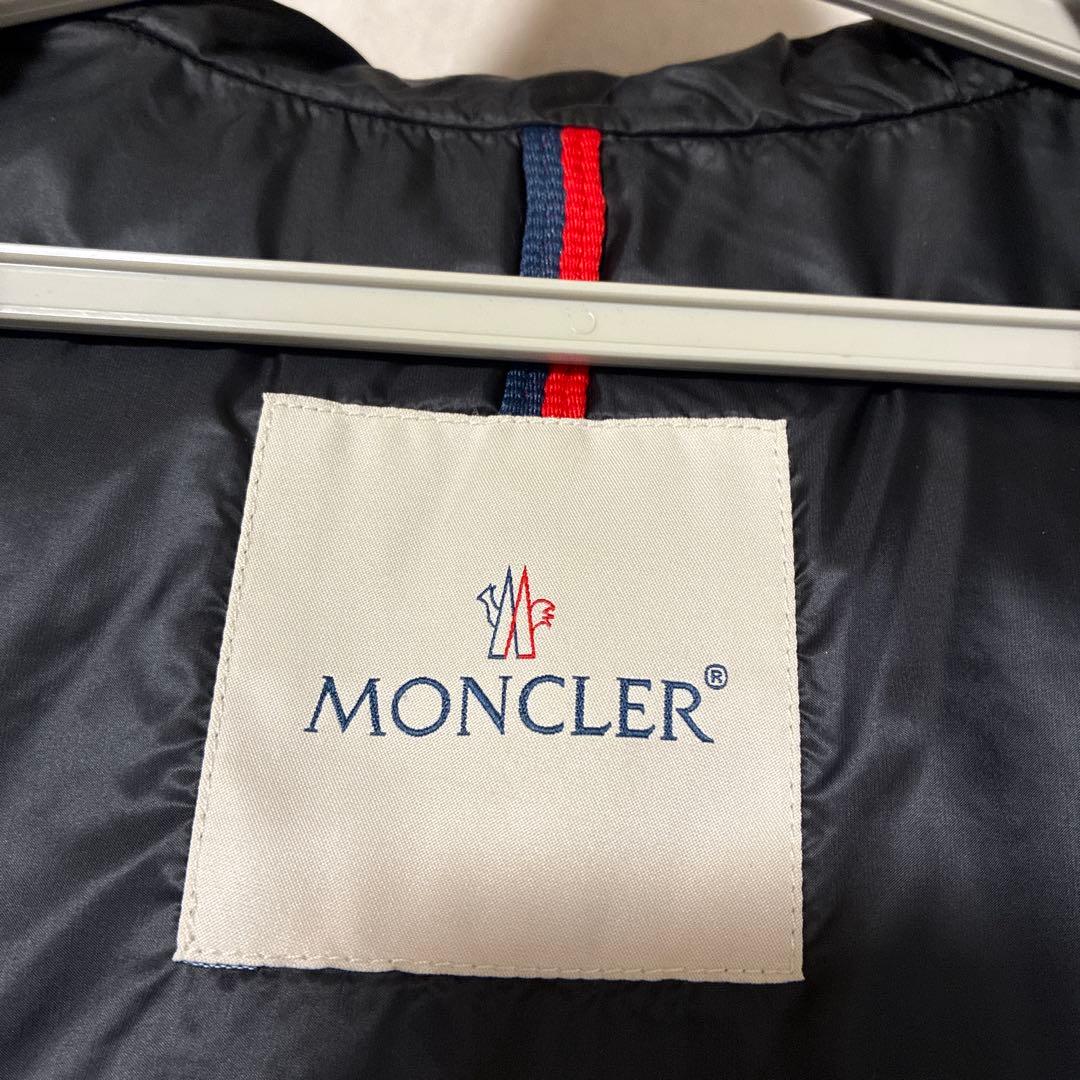 MONCLER ブラック ダウンベスト フード付き　サイズ4(LL)