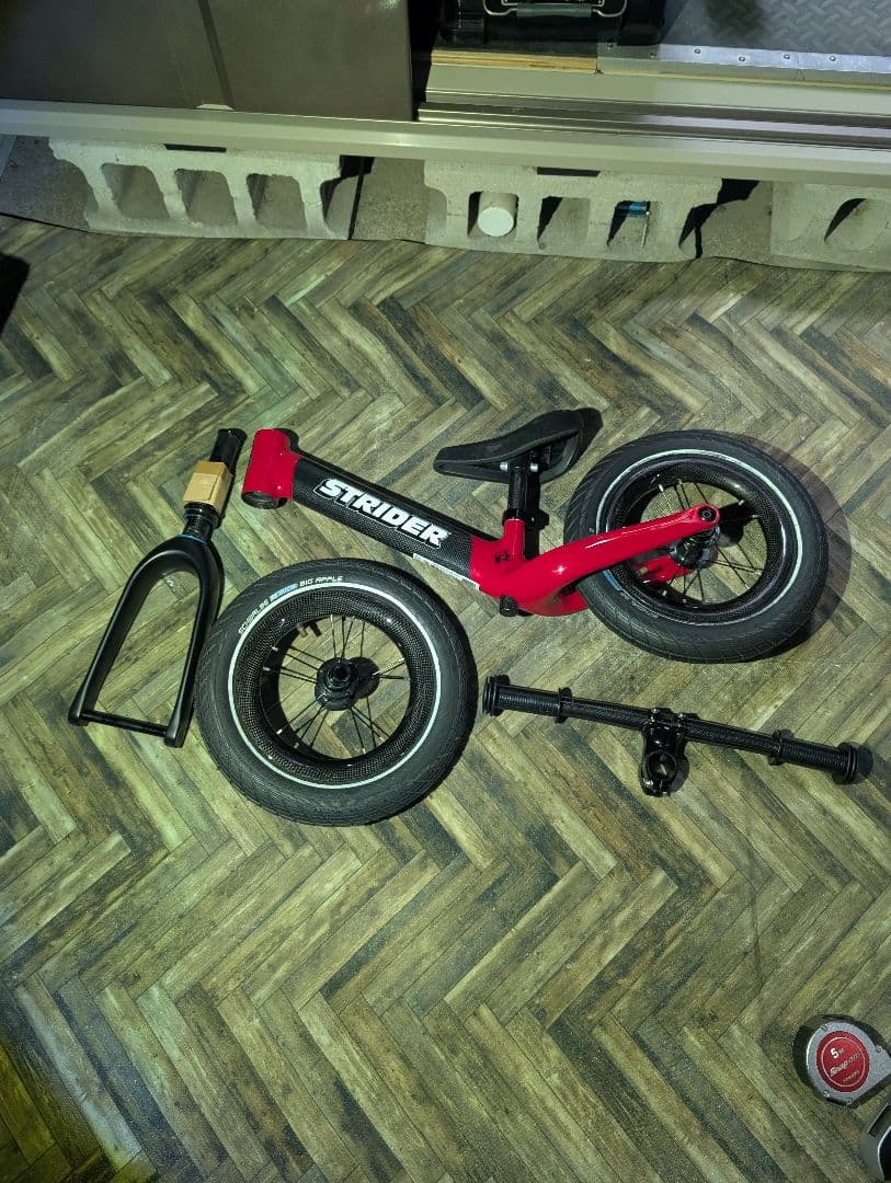 STRIDER ST-R ストライダー　カーボン　室内使用のみ