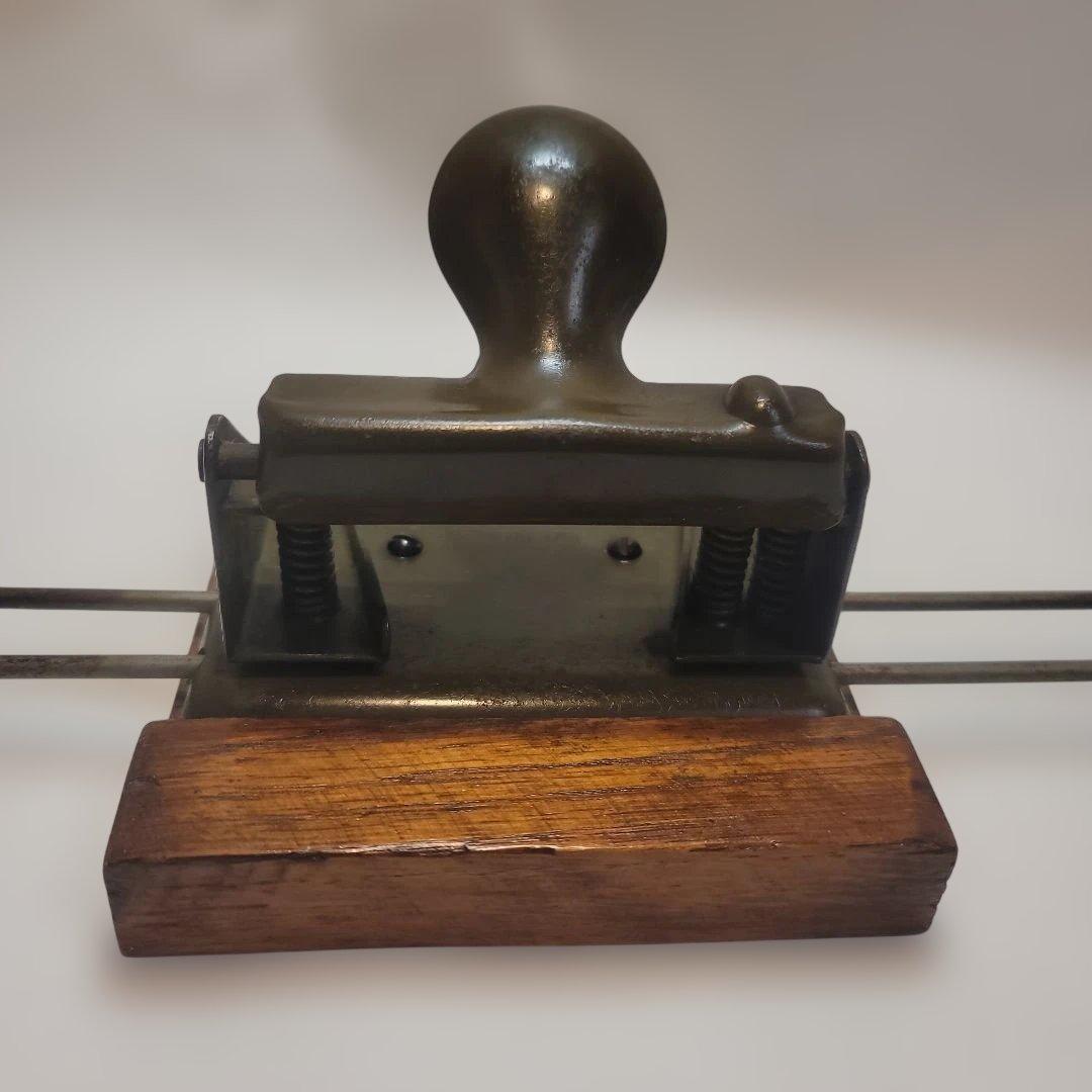 良品ヴィンテージアンティーク two-hole puncher 実働