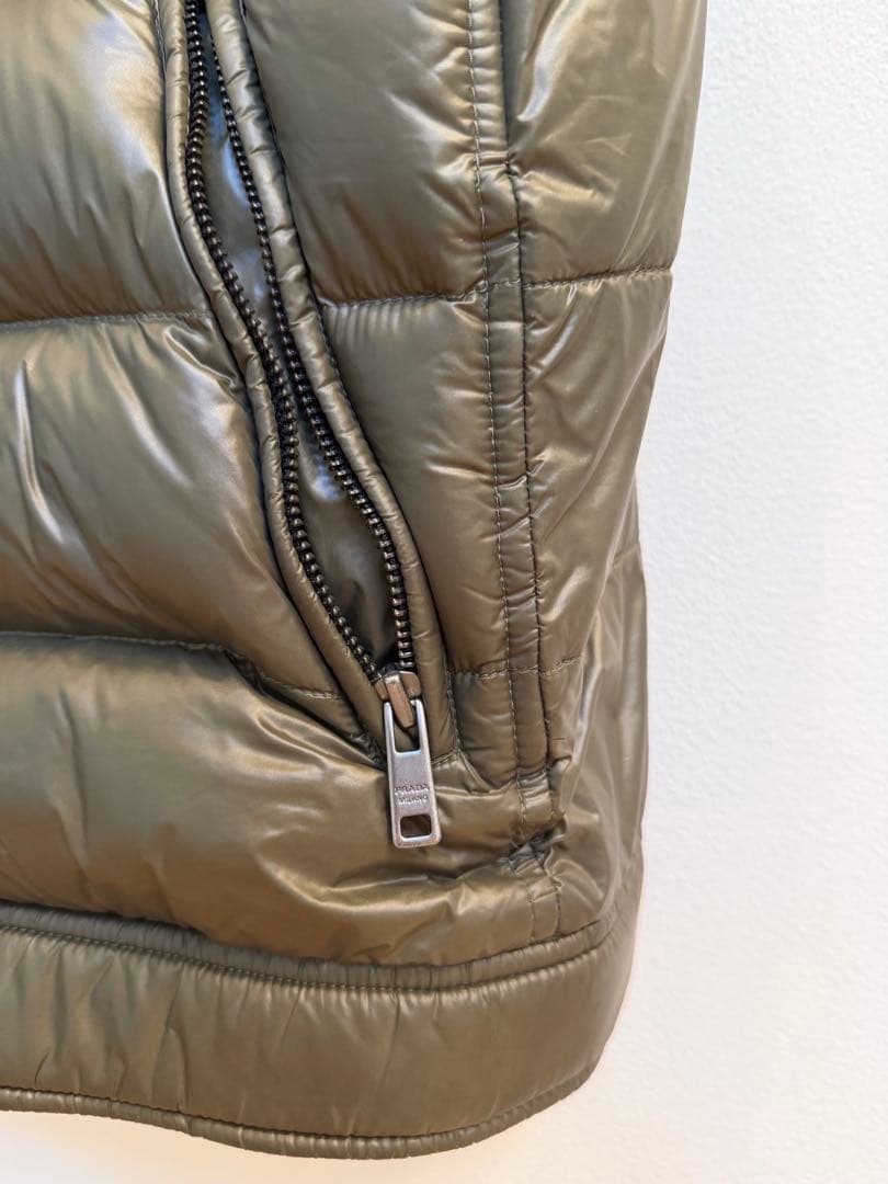 【美品】PRADA プラダ ダウンベスト 三角ロゴ SGB628 緑 54XXL
