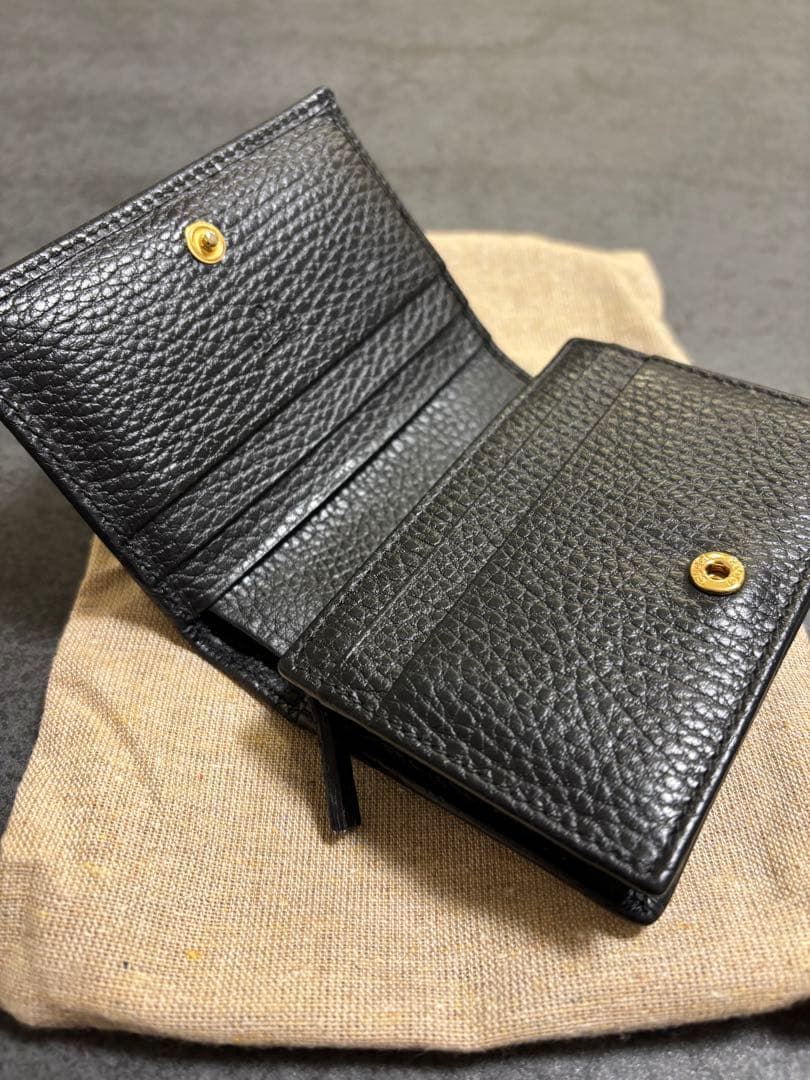 『ちい』『美品』GUCCI 黒 レザー 二つ折り財布 保存袋付き
