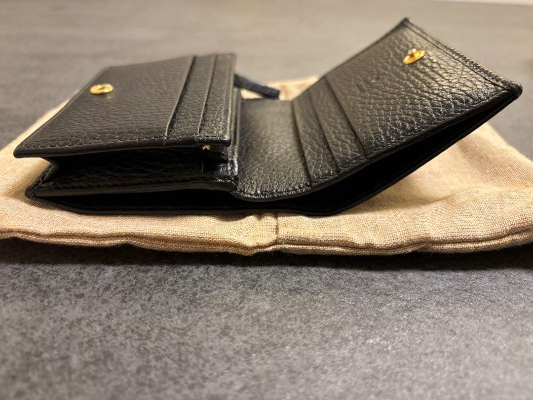 『ちい』『美品』GUCCI 黒 レザー 二つ折り財布 保存袋付き