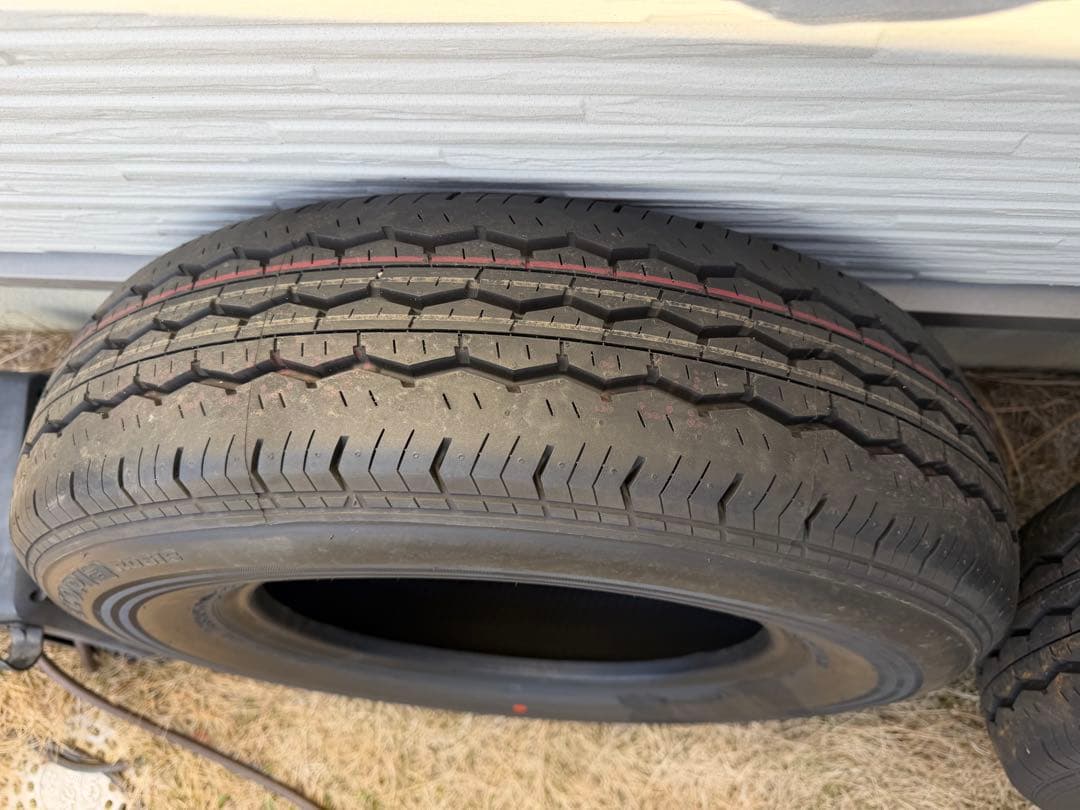 ②ハイエース 新車外し タイヤ 195/80R15 107/105S LT