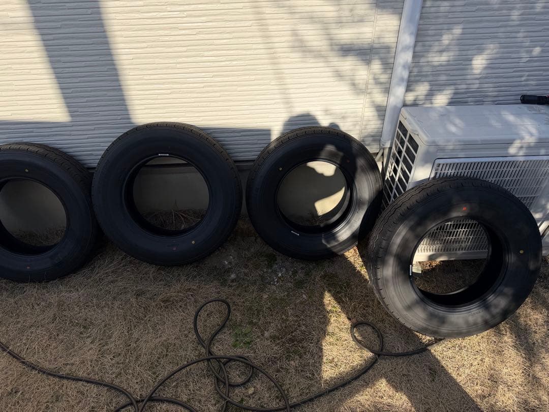 ②ハイエース 新車外し タイヤ 195/80R15 107/105S LT