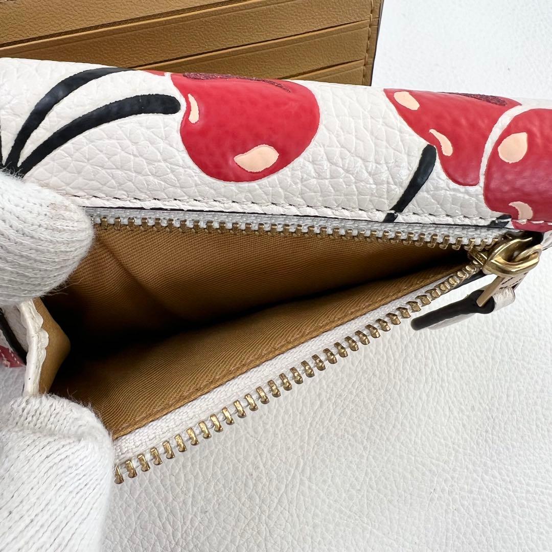 【未使用級】COACH 三つ折り財布 ウィン ウォレット チェリー さくらんぼ