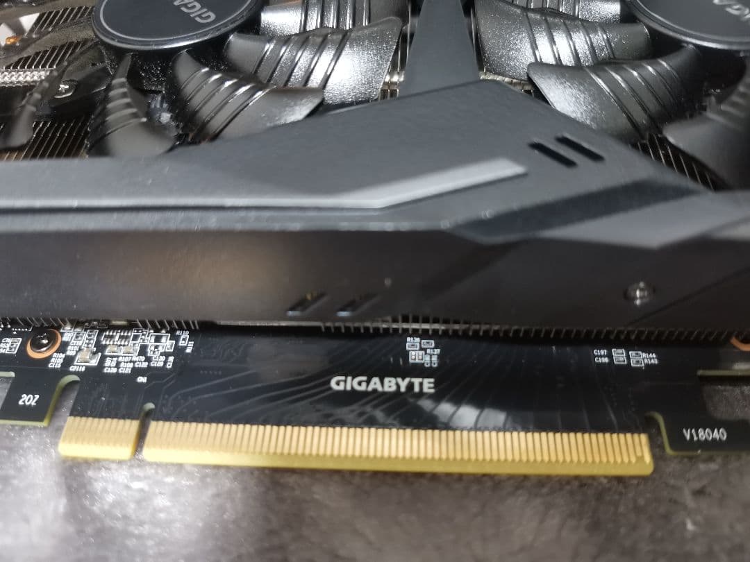 GeForce RTX 2070 8G GIGABYTE 3ファン 非マイニング