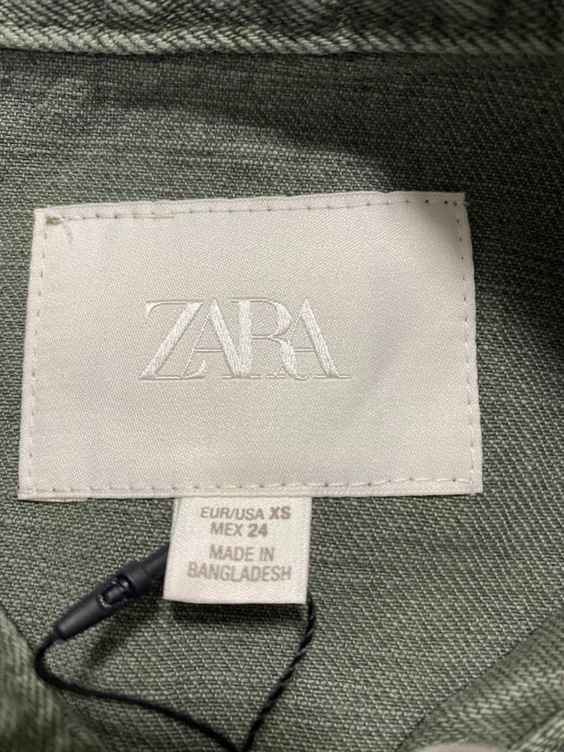 希少 ZARA ボタンディテール入りフィットジャケット 緑色 XS
