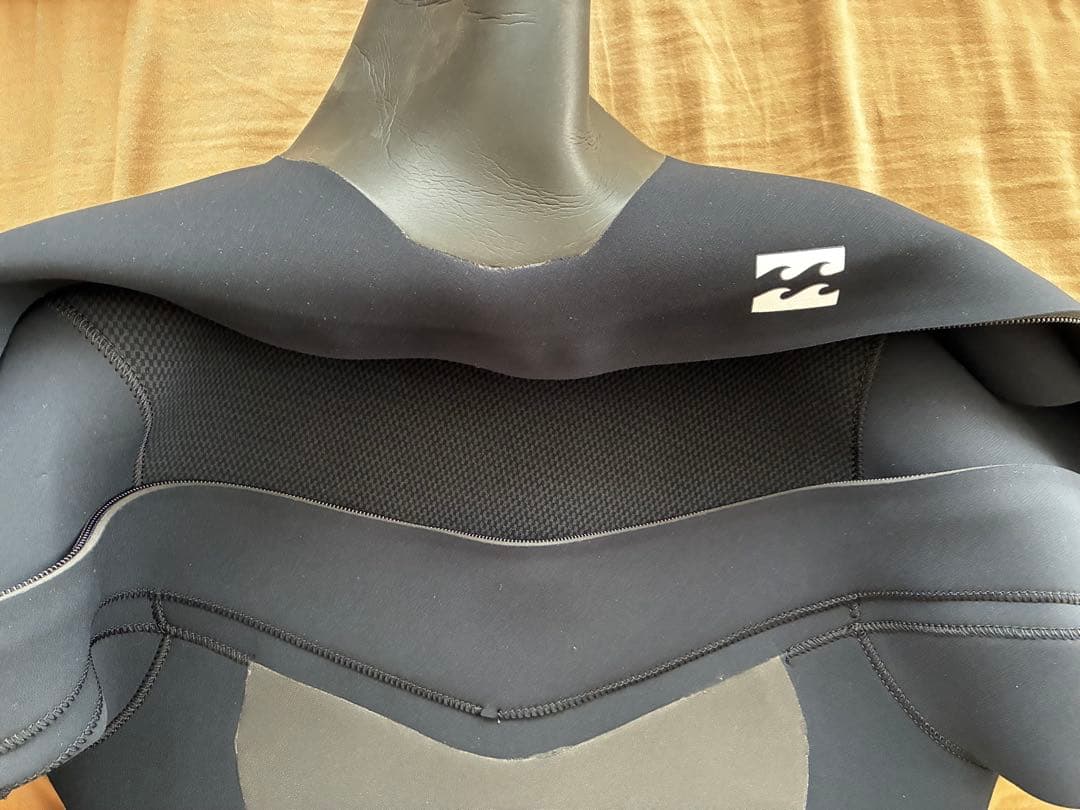新品　Billabong セミドライ　ML