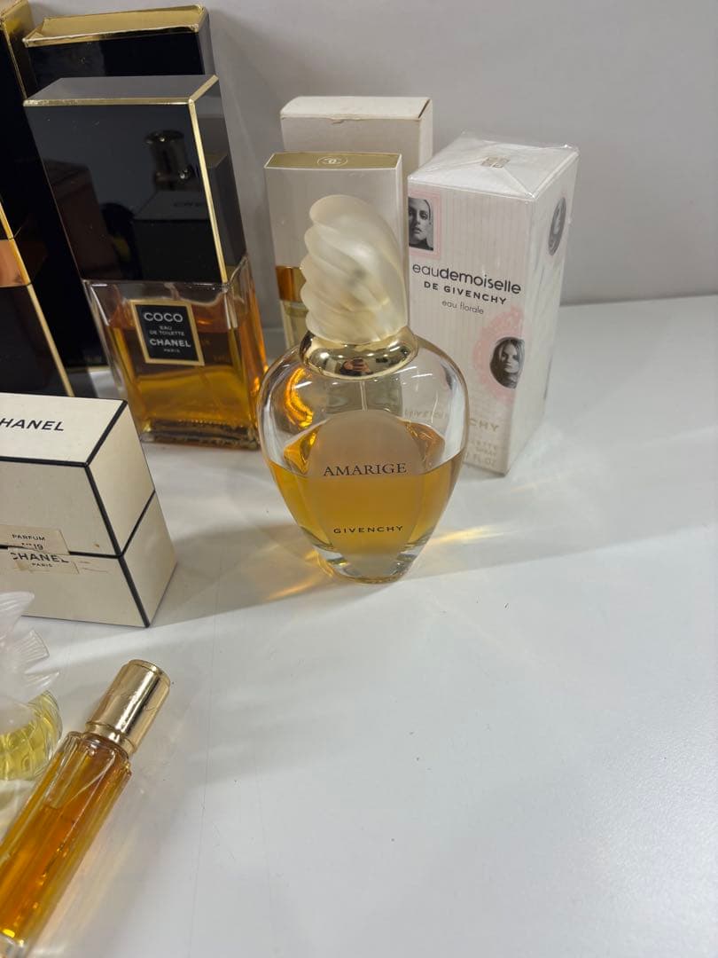 s*u様 シャネル Guerlain ミニ香水セットと香水まとめ売り