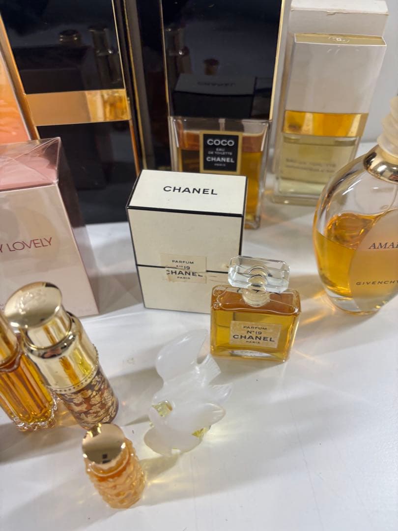 s*u様 シャネル Guerlain ミニ香水セットと香水まとめ売り