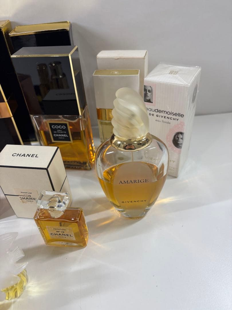 s*u様 シャネル Guerlain ミニ香水セットと香水まとめ売り