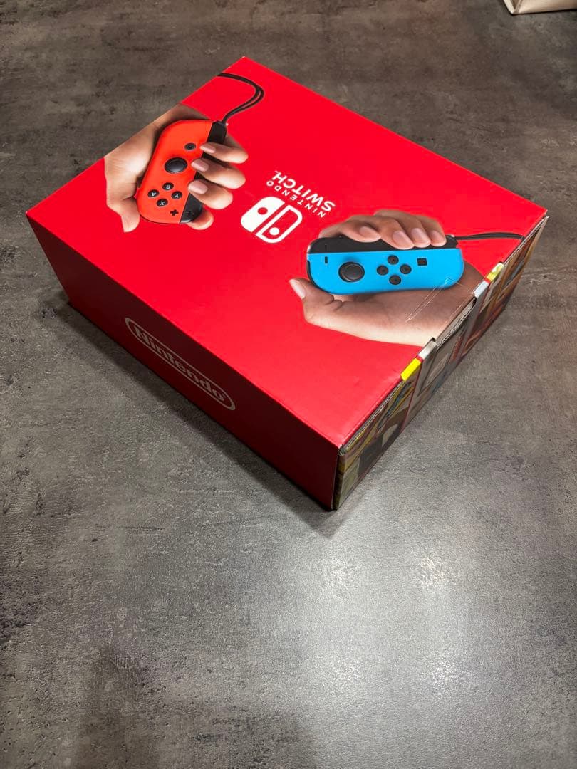Nintendo Switch 本体 、カラフルJoy-Con3個付き