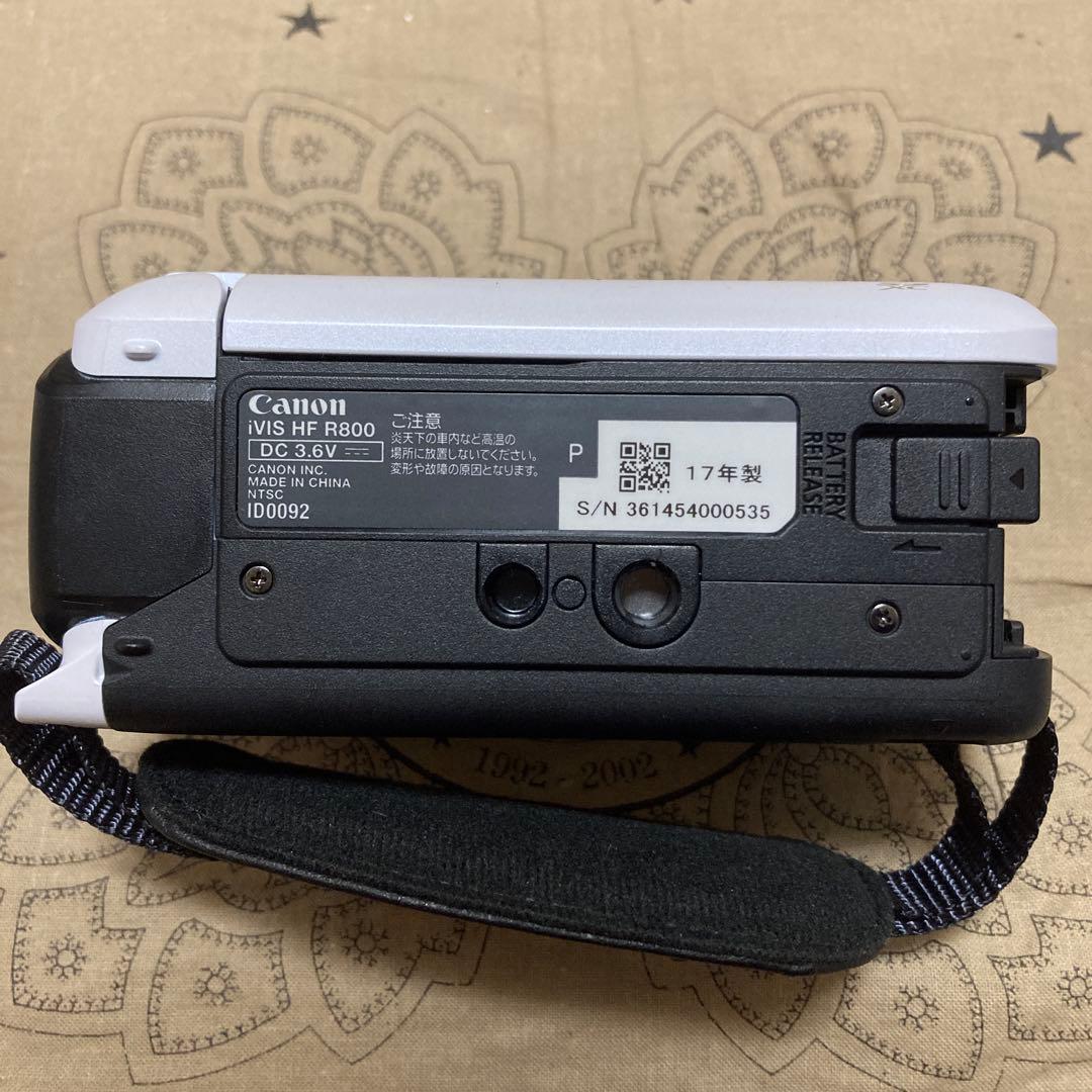 ほぼ新品 Canon iVIS HF R800 ホワイト ビデオカメラ