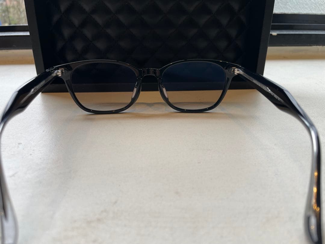 【極美品】OWNDAYS BACK in BLACK CM/広告着用商品