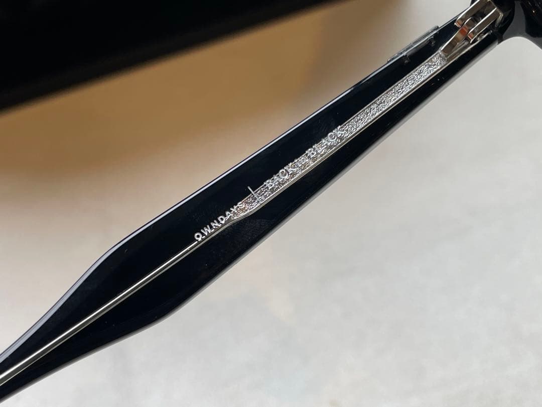 【極美品】OWNDAYS BACK in BLACK CM/広告着用商品