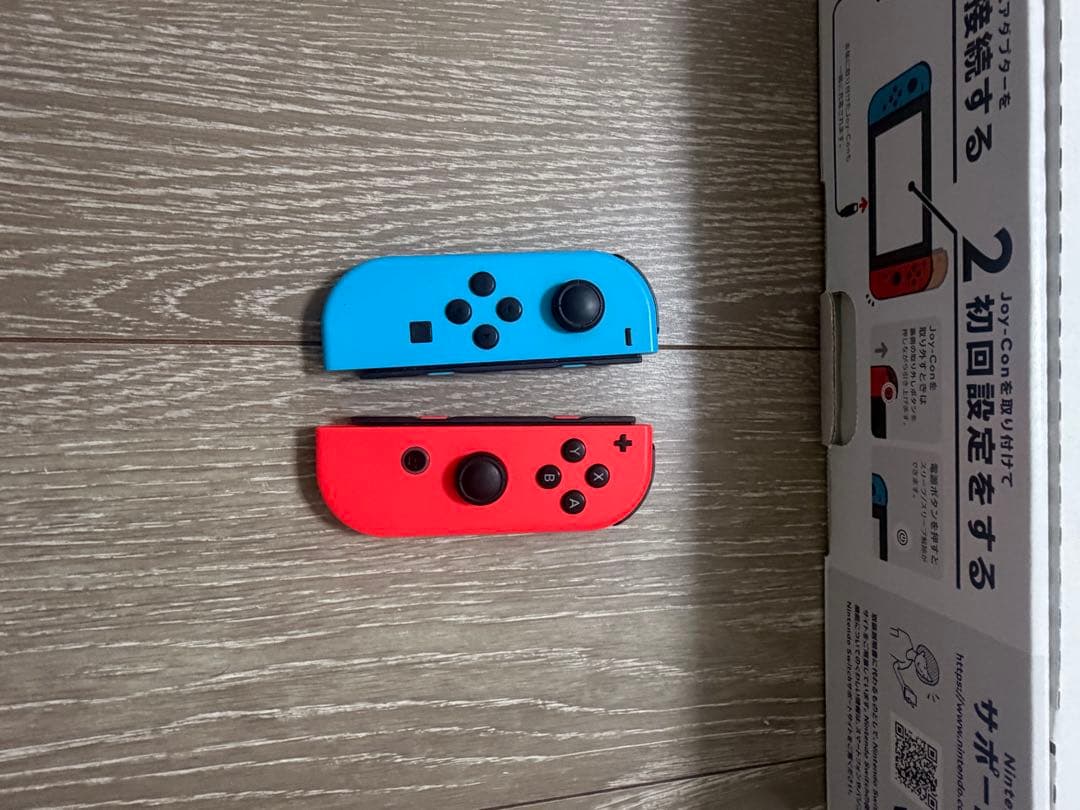 a*a様 Nintendo Switch 本体 青/赤