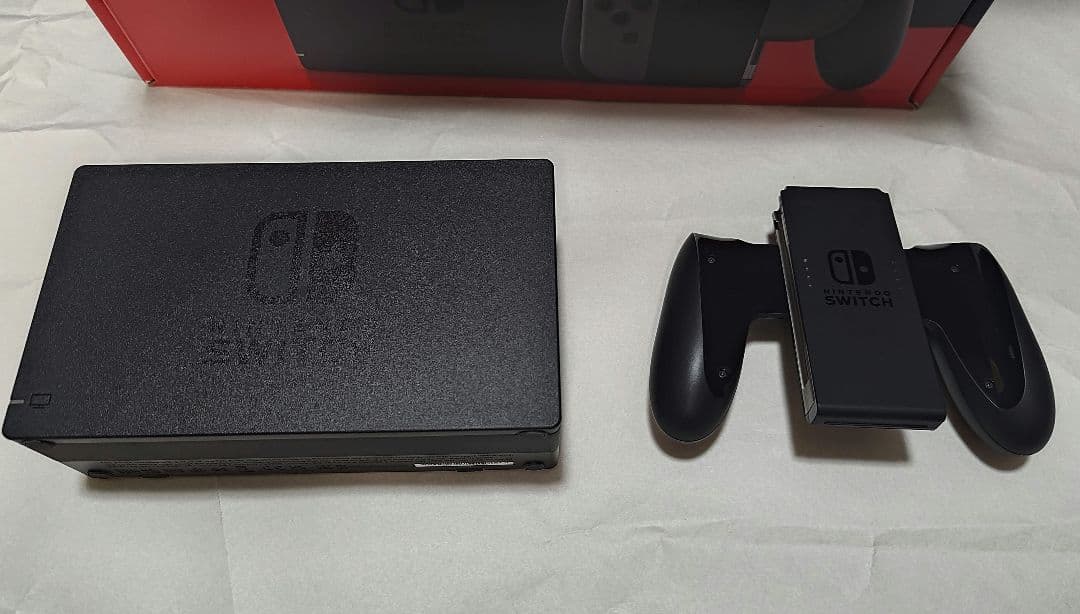 Nintendo Switch 本体 + 付属品（Joy-con無し）
