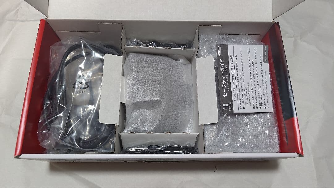 Nintendo Switch 本体 + 付属品（Joy-con無し）