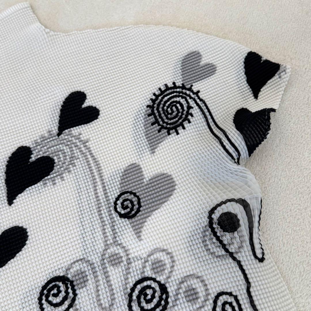 ISSEY MIYAKE me プリーツ　ハート柄　半袖　Tシャツ