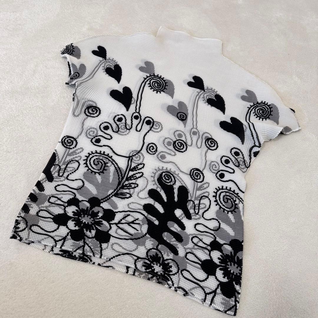 ISSEY MIYAKE me プリーツ　ハート柄　半袖　Tシャツ