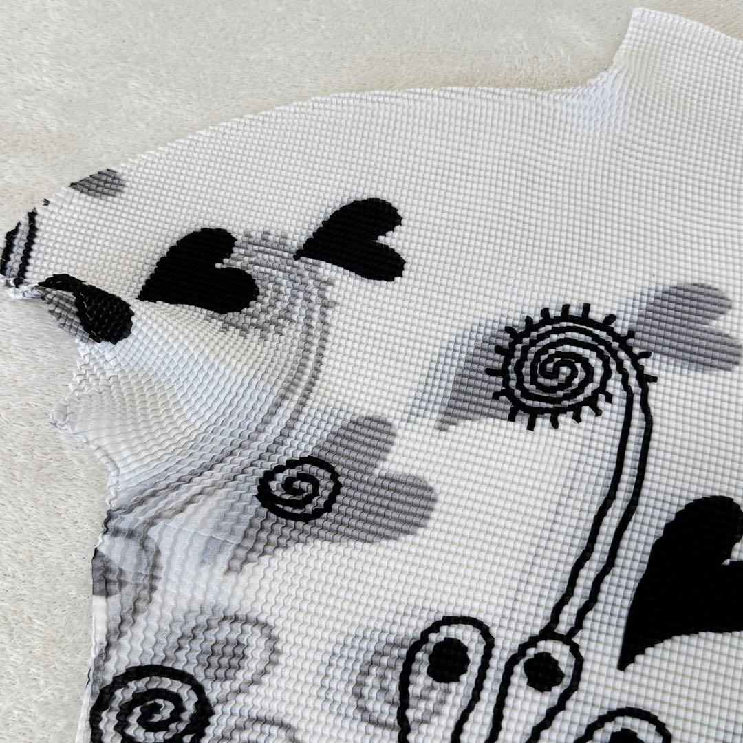 ISSEY MIYAKE me プリーツ　ハート柄　半袖　Tシャツ
