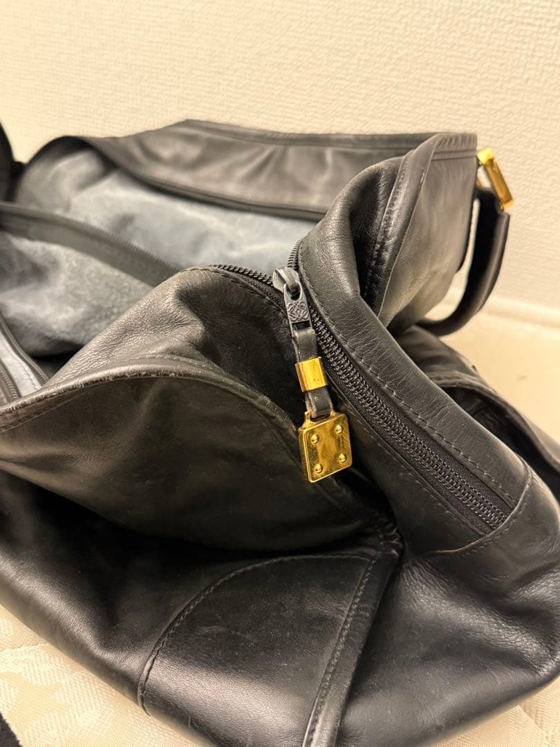 LOEWE ロエベ　黒レザーボストンバッグ