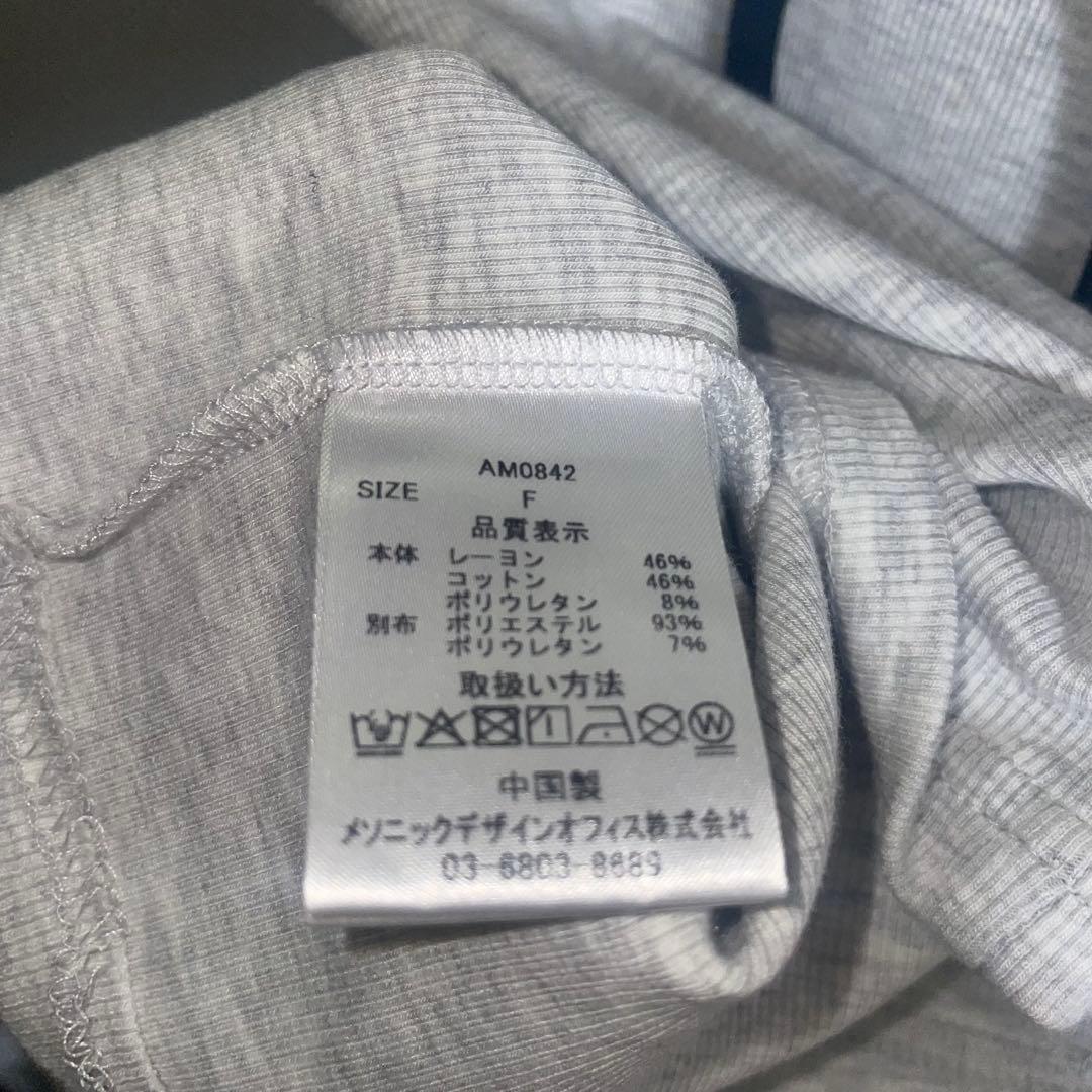 リボン付きグレー/ブラック半袖Tシャツ