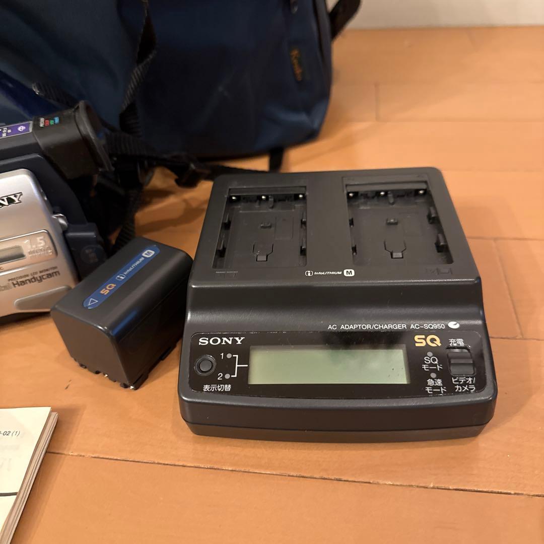 【動作品】SONY ハンディカムビデオカメラ / 2001年購入 / 付属品あり