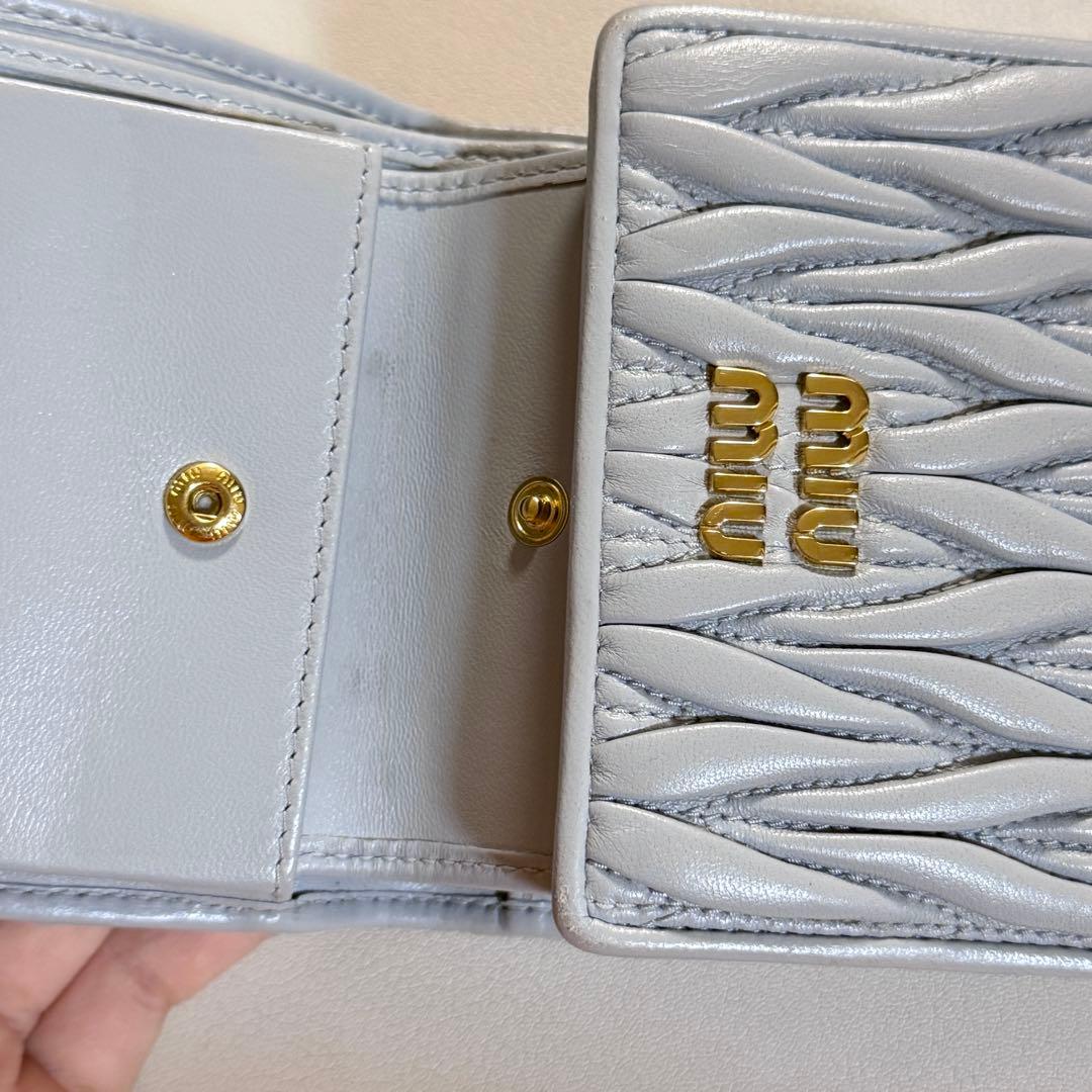 正規品 miumiu マテラッセレザー 財布 パールグレー